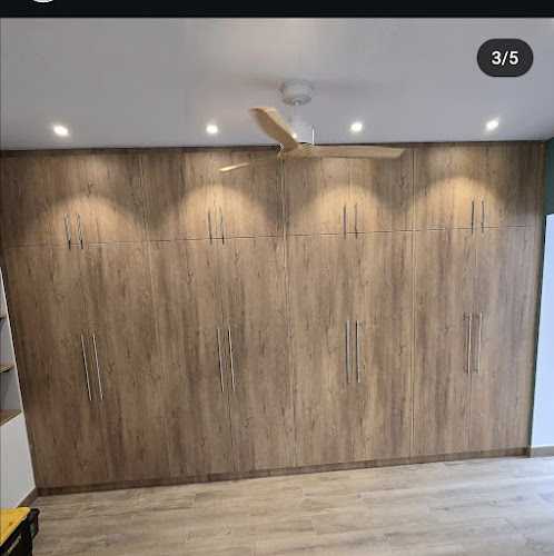 Fotografia tomada fuera de Carpintería López - Carpintero en Viladecans, Barcelona