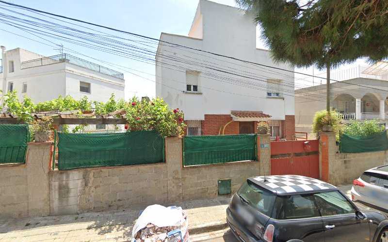 Fotografia tomada fuera de Cuñas de Madera - Proveedor de materiales de construcción en Viladecans, Barcelona