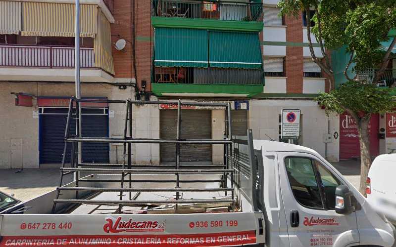 Fotografia tomada fuera de Aludecans S.l. - Carpintería metálica y de aluminio en Viladecans, Barcelona