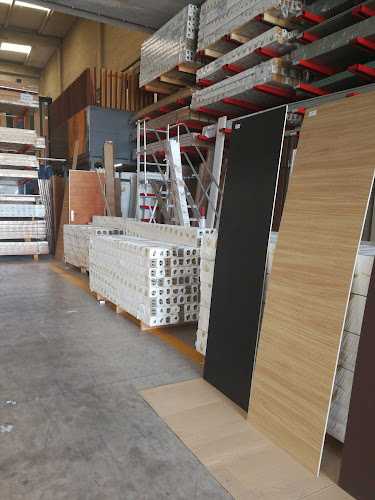 Fotografia tomada fuera de Sancás - Showroom - Proveedor de puertas en Viladecans, Barcelona