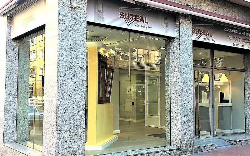 Fotografia tomada fuera de Suteal aluminio y PVC - Carpintería metálica y de aluminio en Valladolid, Valladolid