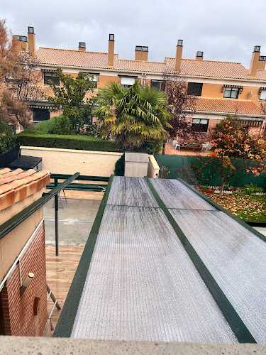 Fotografia tomada fuera de Suteal Aluminio y PVC - Carpintería metálica y de aluminio en Valladolid, Valladolid