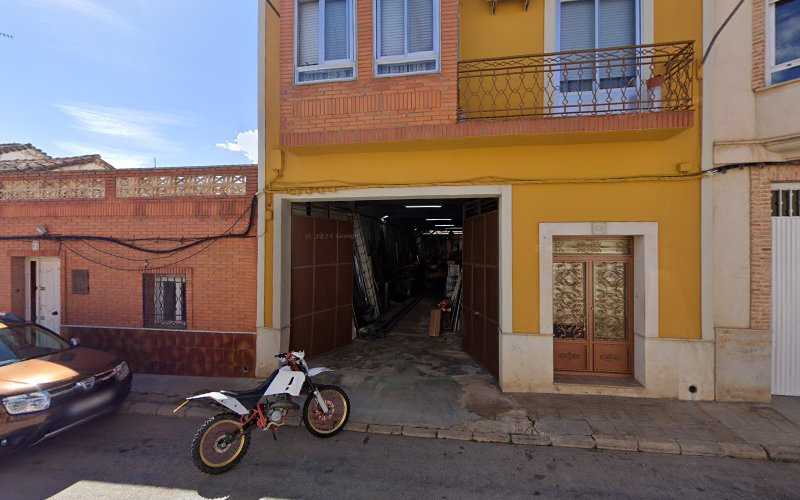 Fotografia tomada fuera de Lillo Herreros S.L. - Carpintería metálica y de aluminio en Valdepeñas, Ciudad Real