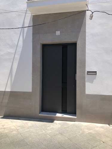 Fotografia tomada fuera de Aluminios ISEJE - Carpintería metálica y de aluminio en Sevilla, Sevilla