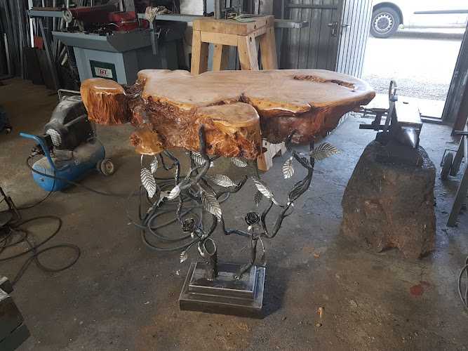 Fotografia tomada fuera de TAV LIGNUM S.L. - Carpintería metálica y de aluminio en A Veiga, Orense