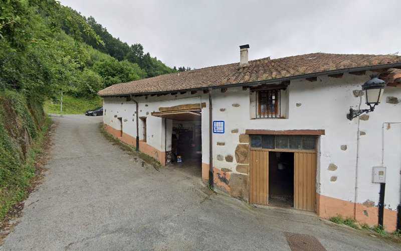 Fotografia tomada fuera de ITURRIOSTE GARAJEA - Taller mecánico en Aramaio, Álava