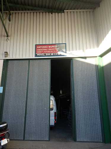 Fotografia tomada fuera de carpinteria Muñoz Alcalde - Carpintero en Andújar, Jaén