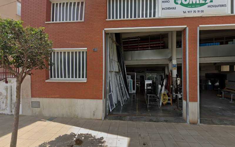 Fotografia tomada fuera de Montajes de Aluminio y Hierro Gómez Mollet - Metal·listeria en Amposta, Tarragona