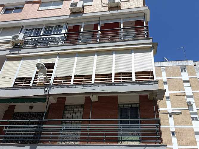 Fotografia tomada fuera de ALUMINIOS Y TOLDOS TECNISUR - Carpintería metálica y de aluminio en Sevilla, Sevilla