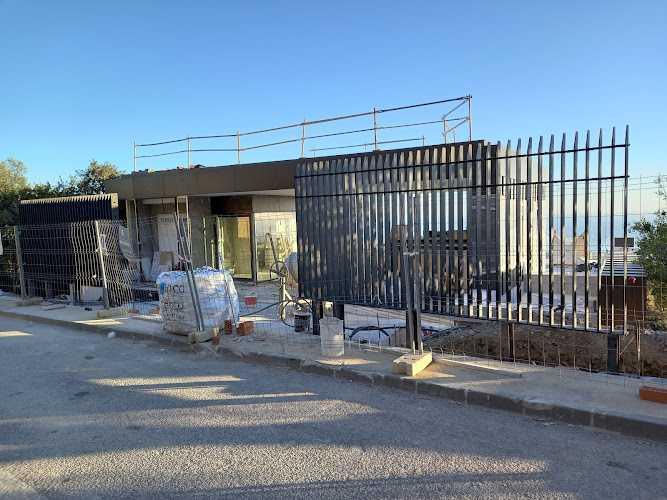 Fotografia tomada fuera de Metalúrgicas Guadix S.L - Carpintería metálica y de aluminio en Guadix, Granada