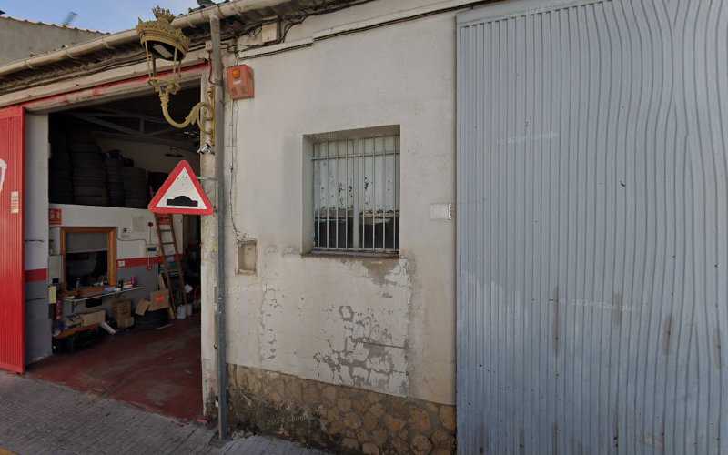 Fotografia tomada fuera de Carpintería Arias - Tienda de armarios en Alovera, Guadalajara