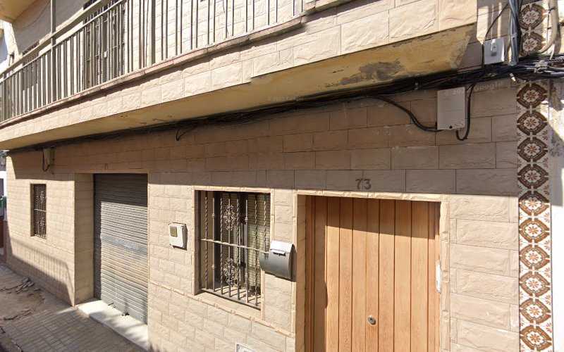 Fotografia tomada fuera de Carpintería y Montajes Montilla - Carpintero en Sevilla, Sevilla