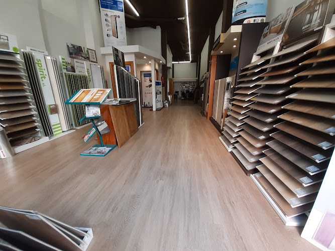 Fotografia tomada fuera de Maderas Crisang - Tienda de puertas en Almería, Almería