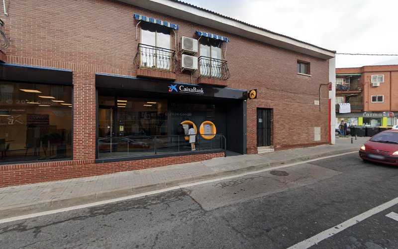 Fotografia tomada fuera de Almagro Carpinteros - Tienda de armarios en Paracuellos de Jarama, Madrid
