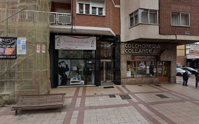 Fotografia tomada fuera de La casa de las estanterías - Carpintería en Valladolid, Valladolid