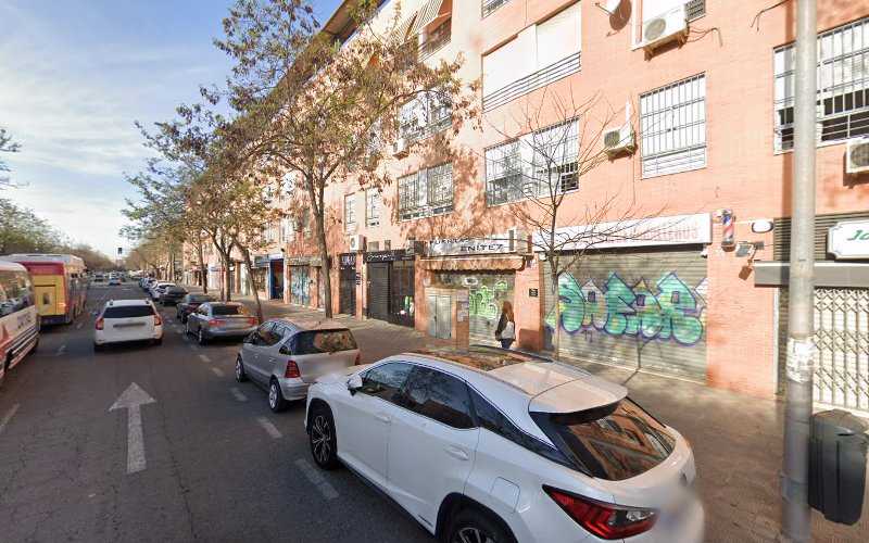 Fotografia tomada fuera de Puertas Benítez | Puertas de madera en Sevilla | Armarios - Fábrica de puertas en Sevilla, Sevilla