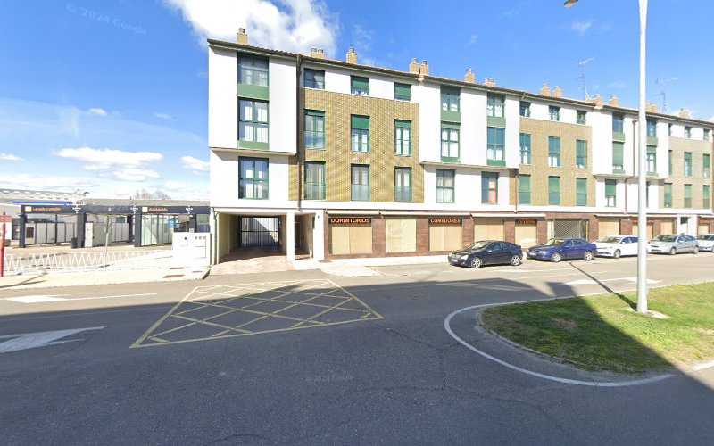 Fotografia tomada fuera de Madera y Diseño Constitución 12 - Tienda de muebles en Medina del Campo, Valladolid