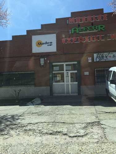 Fotografia tomada fuera de Muebles Alecar - Tienda de artículos para el hogar en Los Navalucillos, Toledo