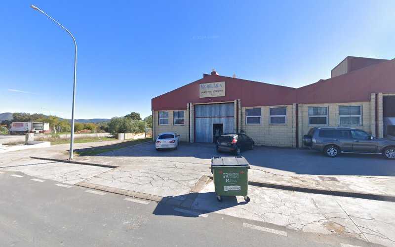 Fotografia tomada fuera de Carpintería Javier Durán S.L. - Carpintería metálica y de aluminio en Villanueva del Rey, Córdoba