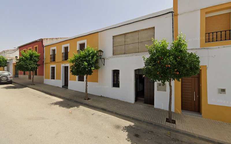 Fotografia tomada fuera de Taller de Carpintería Fausto Murillo Trujillo - Carpintería en Los Blázquez, Córdoba