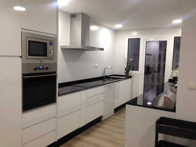 Fotografia tomada fuera de Carpintería González Martos - Tienda de muebles de cocina en Antequera, Málaga