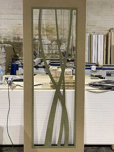 Fotografia tomada fuera de Puertas atalaya - Carpintería en Puente Genil, Córdoba