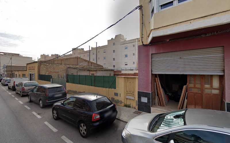 Fotografia tomada fuera de Carpintería El Vincle S.L. - Tienda de armarios en El Campello, Alicante
