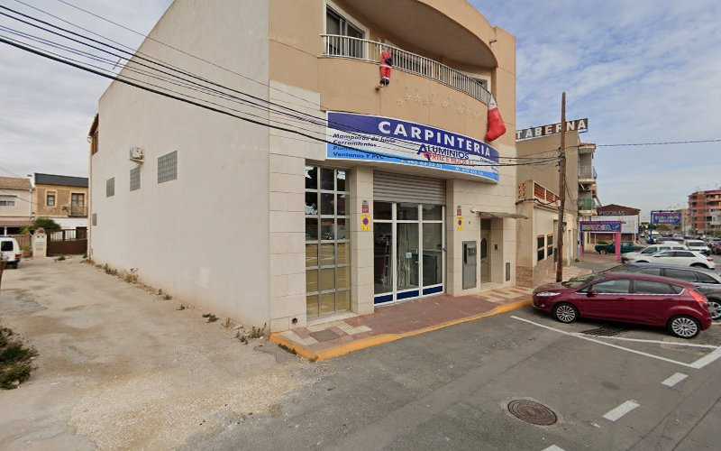 Fotografia tomada fuera de Aluminios Ortiz E Hijos - Carpintería metálica y de aluminio en El Campello, Alicante