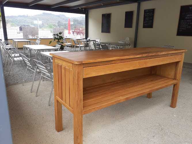 Fotografia tomada fuera de Fusteria Tapisseria Ángel . Carpinteria Tapiceria, Angel. - Tienda de muebles de cocina en Tremp, Lérida