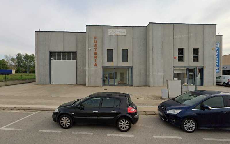 Fotografia tomada fuera de Fustería Josep Padrosa - Servicio de instalación de suelos de madera en Porqueres, Girona
