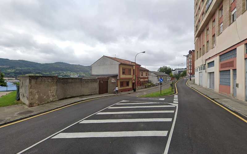 Fotografia tomada fuera de Carpinteros Yugueros - Carpintería en Oviedo, Asturias