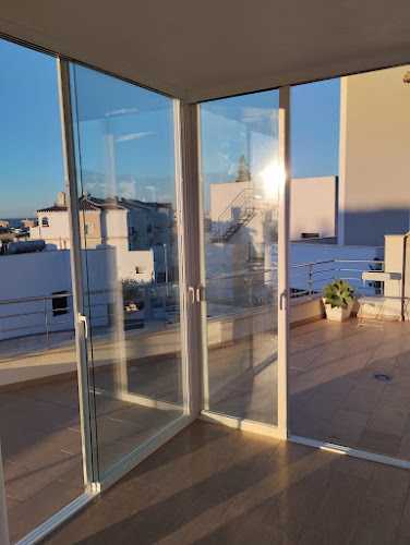 Fotografia tomada fuera de Aluminios Baena ,SB Aluminios y pvc Salva - Carpintería metálica y de aluminio en El Morche, Málaga