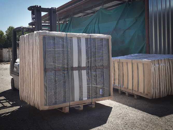 Fotografia tomada fuera de Eurosomier SL - Carpintería metálica y de aluminio en Pinseque, Zaragoza