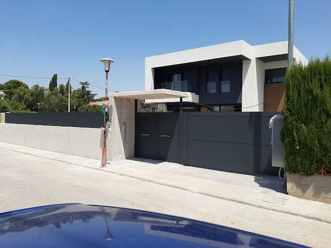 Fotografia tomada fuera de Portalum Canarias - Fábrica de puertas en Santa Cruz de Tenerife, Santa Cruz de Tenerife