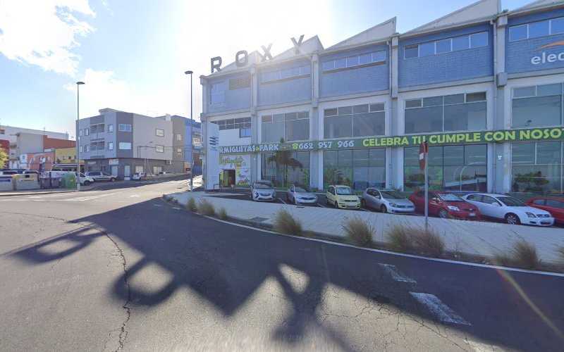 Fotografia tomada fuera de Roxy Aluminio - Carpintería metálica y de aluminio en Santa Cruz de Tenerife, Santa Cruz de Tenerife