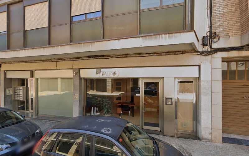 Fotografia tomada fuera de Fitó Carpinteros - Botiga d'armaris en Manresa, Barcelona