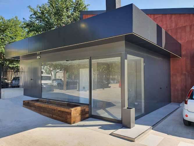 Fotografia tomada fuera de LÀZARO ALUMINIS S.L. - Metal·listeria en Manresa, Barcelona