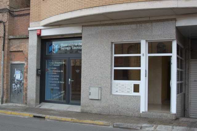 Fotografia tomada fuera de Manresana de Servicios Técnicos - Proveedor de ventanas en Manresa, Barcelona
