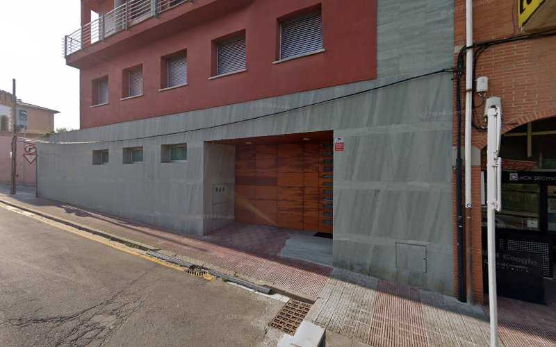 Fotografia tomada fuera de Tancament Alu Confort S L - Carpintería metálica y de aluminio en Manlleu, Barcelona