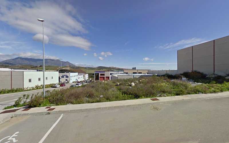 Fotografia tomada fuera de HIDALPEMETAL SL - Carpintería metálica y de aluminio en Manilva, Málaga