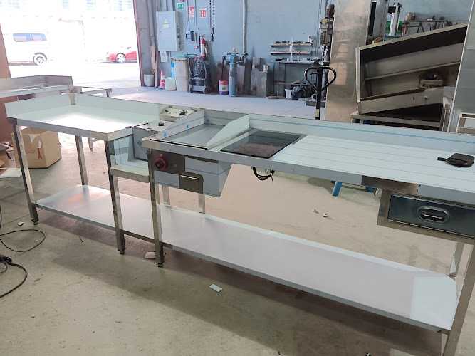 Fotografia tomada fuera de Metalistería Román - Carpintería metálica y de aluminio en Santander, Cantabria