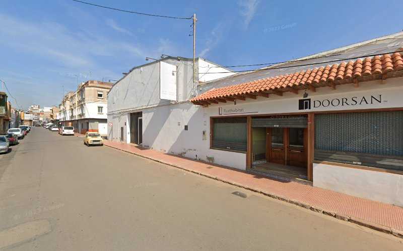 Fotografia tomada fuera de INDUFUST SL - Carpintería metálica y de aluminio en Alginet, Valencia