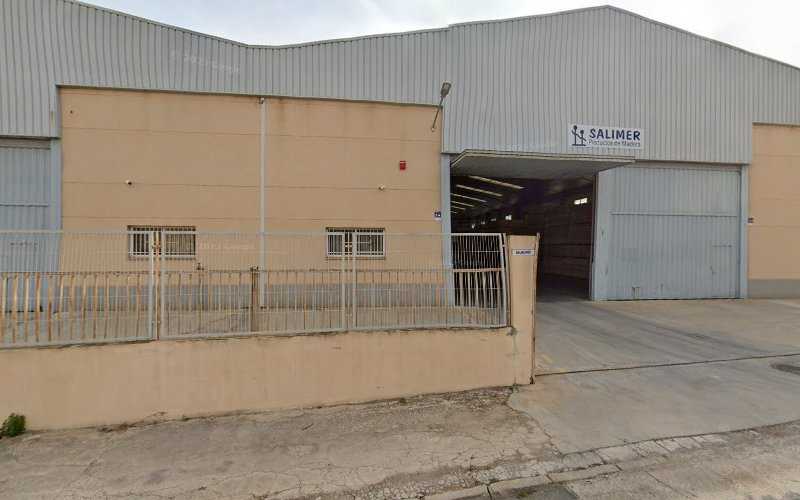 Fotografia tomada fuera de PLYKIT | Muebles de madera contrachapada en Kit - Fábrica de muebles en Valencia, Valencia