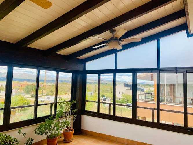 Fotografia tomada fuera de Carpintería Aluminio Grupo Libra Elicur - Carpintería metálica y de aluminio en Beniparrell, Valencia