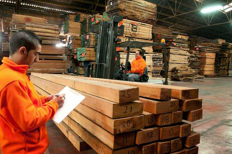 Fotografia tomada fuera de Maderas y Chapas Blanquer - Establecimiento de venta de madera en Beniparrell, Valencia