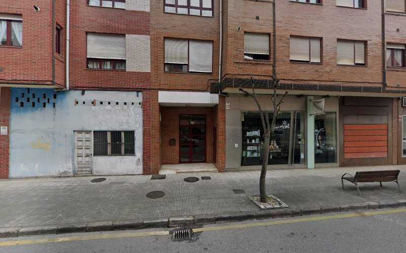 Fotografia tomada fuera de Alcris - Carpintería metálica y de aluminio en Lugones, Asturias