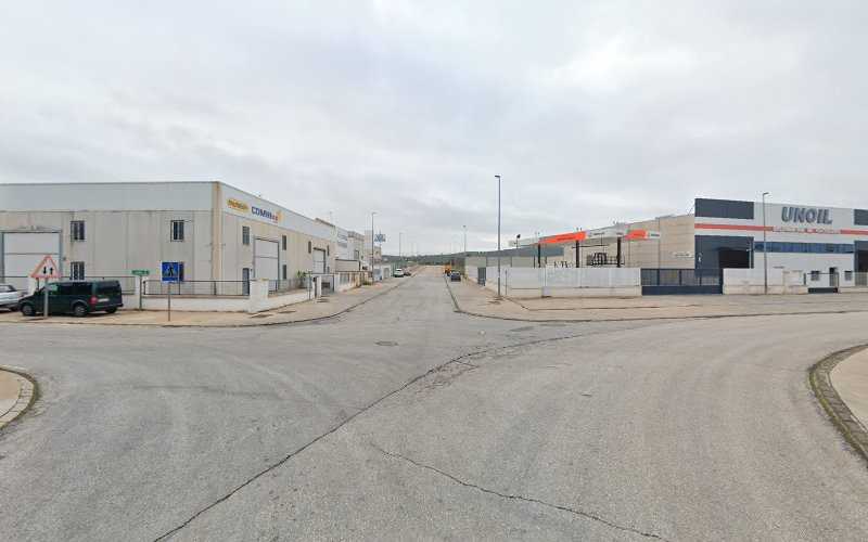 Fotografia tomada fuera de Fachadas Y Revestimientos Metálicos Rem S L - Carpintería metálica y de aluminio en Linares, Jaén