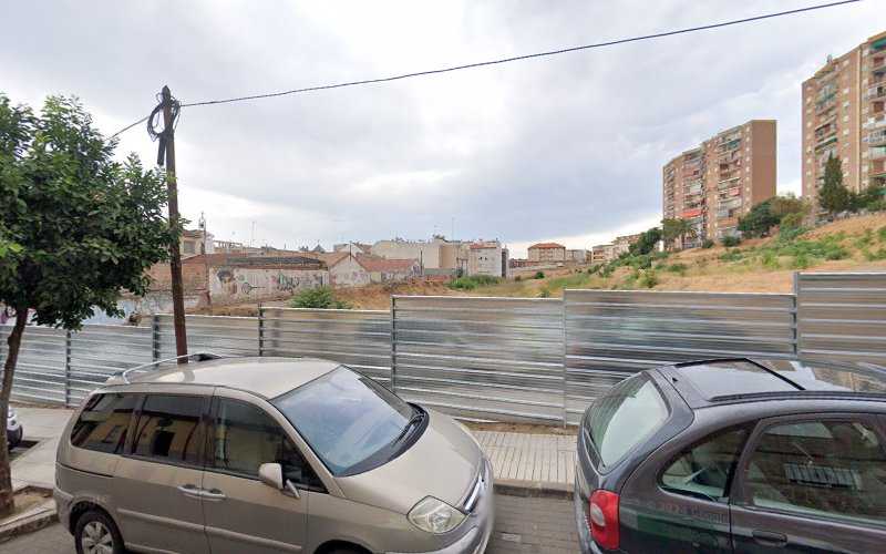 Fotografia tomada fuera de Linallac Foams - Poliuretano Inyectado - Carpintería metálica y de aluminio en Linares, Jaén
