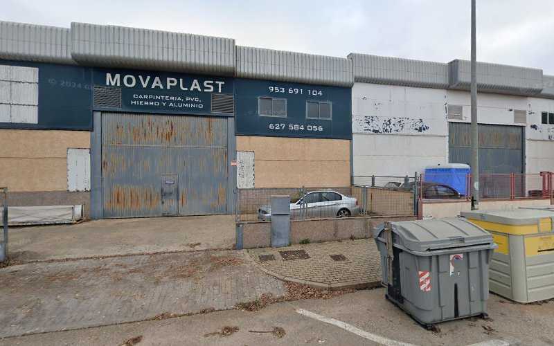 Fotografia tomada fuera de Ventanas Movaplast - Carpintería metálica y de aluminio en Linares, Jaén