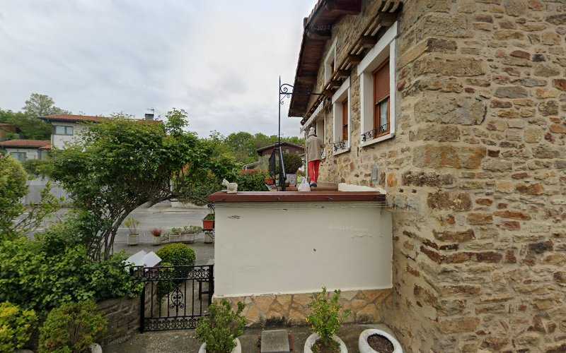 Fotografia tomada fuera de Carpintería Kimu - Carpintero en Legutio, Álava